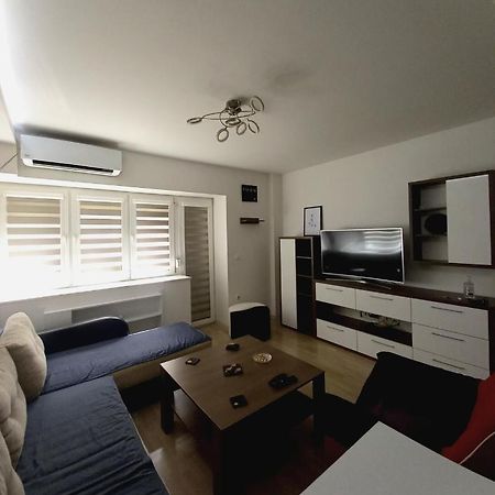 Skopje Contemporary Apartment Bagian luar foto