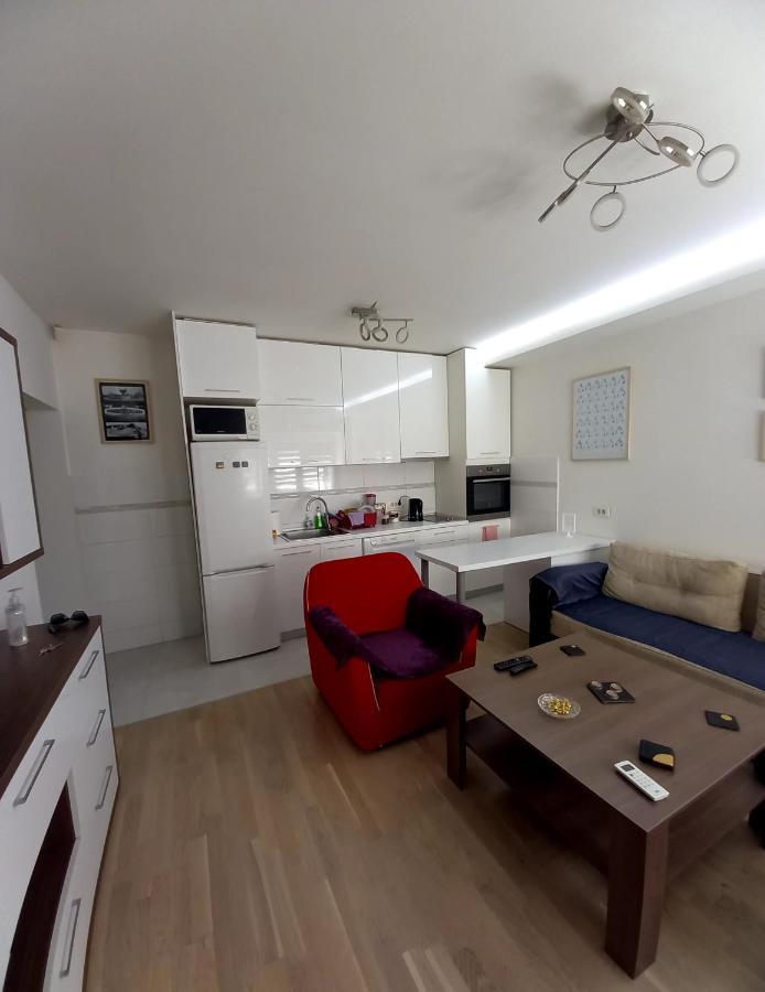 Skopje Contemporary Apartment Bagian luar foto